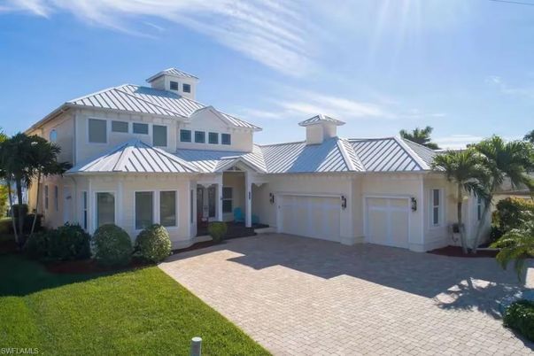 Attached, Exterior, Facade, Mediterranean