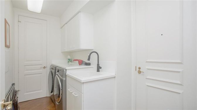 Interior, Washer, Wood Texture Flooring