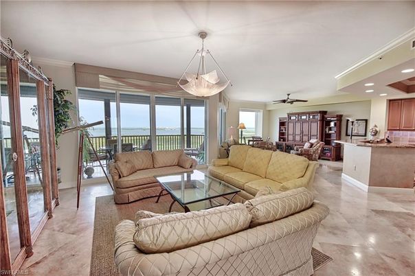 Dining room, Interior, Living room, Pendant Lights, Recessed Lighting, Water
