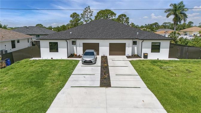Backyard, Exterior, Facade, Ranch