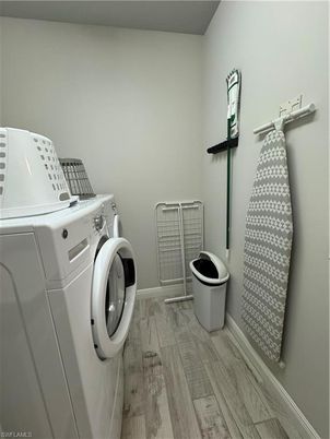 Interior, Washer, Wood Texture Flooring