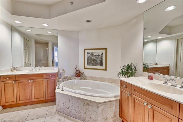 Bathroom, Dual Sink Vanities, Interior, Recessed Lighting