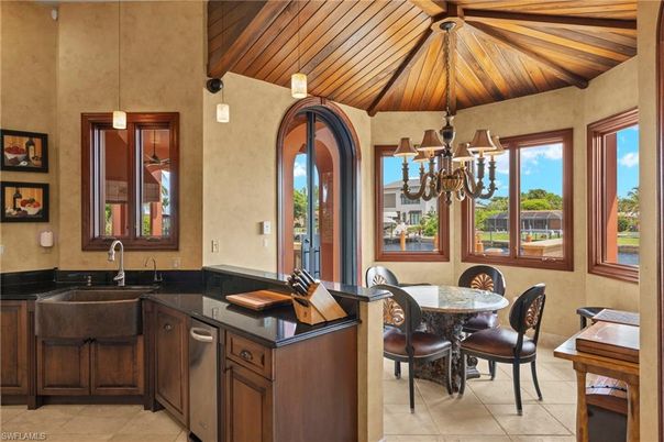 Chandelier, Dining room, Interior, Kitchen, Pendant Lights, Wooden Beams, Wooden Ceilings