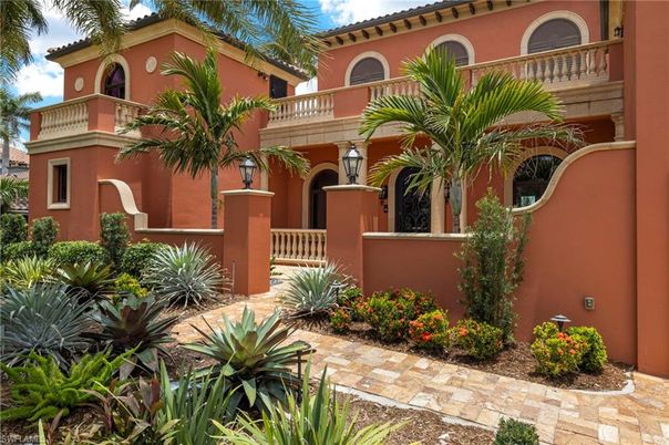Exterior, Facade, Mediterranean