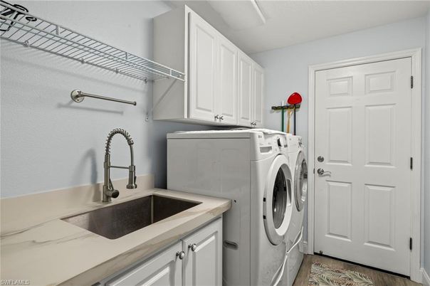 Interior, Washer, Wood Texture Flooring