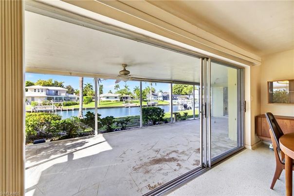Interior, Sun Room, Water