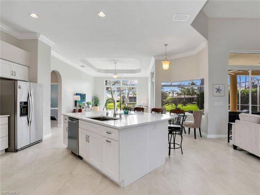 Dining room, Interior, Kitchen, Pendant Lights, Recessed Lighting, Stainless Steel Appliances