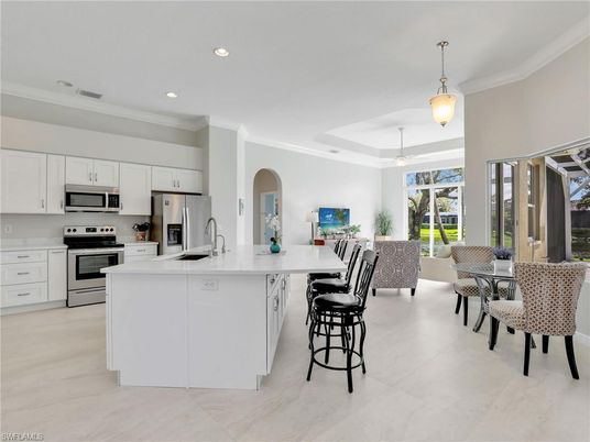 Dining room, Interior, Kitchen, Pendant Lights, Recessed Lighting, Stainless Steel Appliances