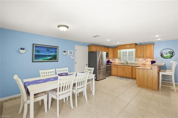 Dining room, Interior, Kitchen, Recessed Lighting, Stainless Steel Appliances