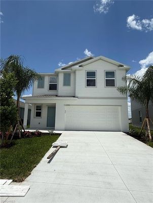 Attached, Exterior, Facade, American Craftsman