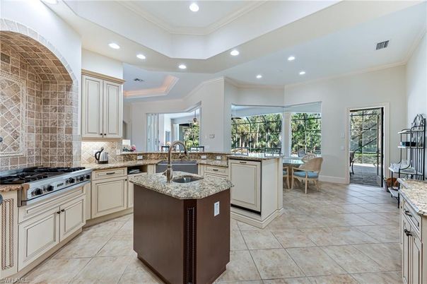 Dining room, Interior, Kitchen, Recessed Lighting, Stainless Steel Appliances