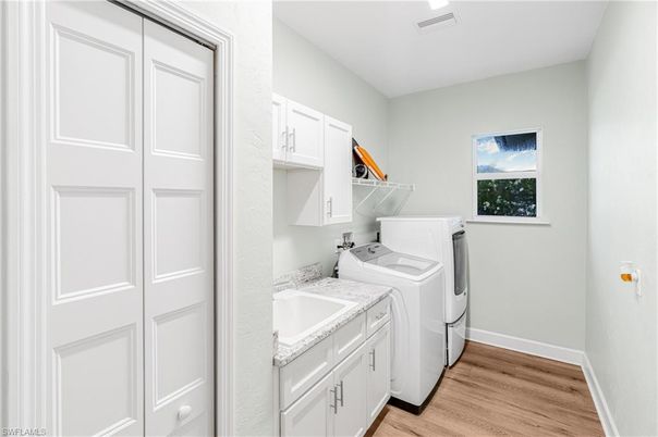 Interior, Washer, Wood Texture Flooring