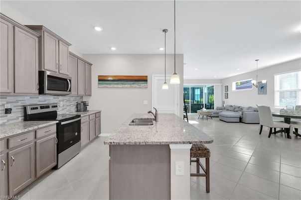 Dining room, Interior, Kitchen, Living room, Pendant Lights, Recessed Lighting, Stainless Steel Appliances