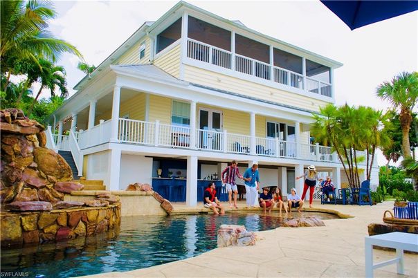 Exterior, Pool