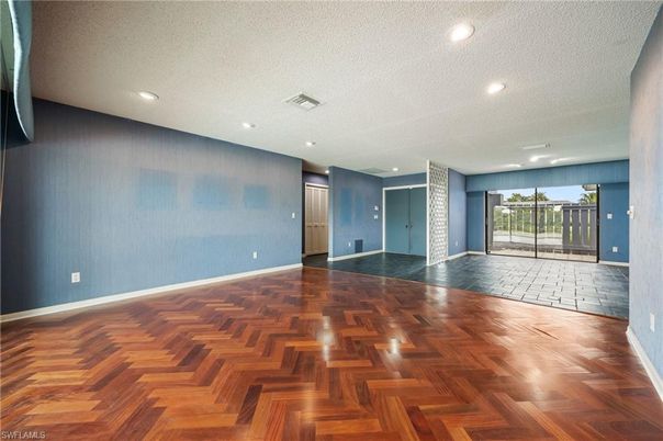 Empty room, Interior, Recessed Lighting, Wood Texture Flooring