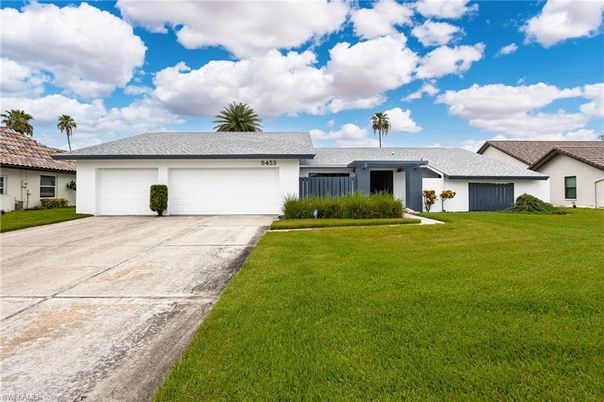 Attached, Exterior, Facade, Ranch