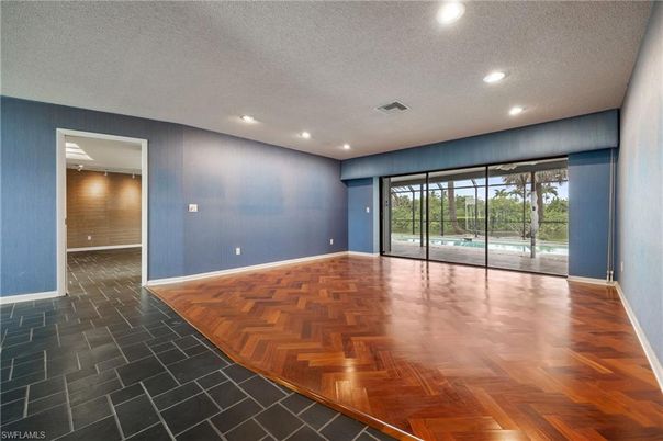 Empty room, Interior, Recessed Lighting, Wood Texture Flooring