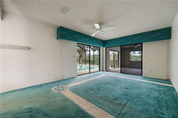 Empty room, Interior