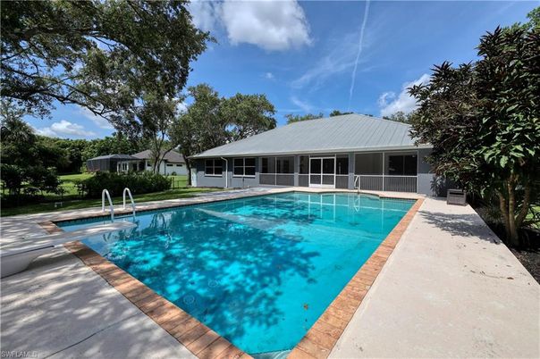 Exterior, Pool