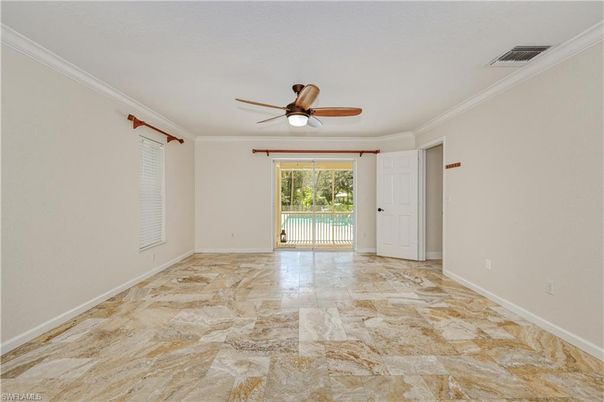 Empty room, Interior