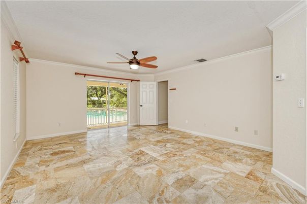 Empty room, Interior
