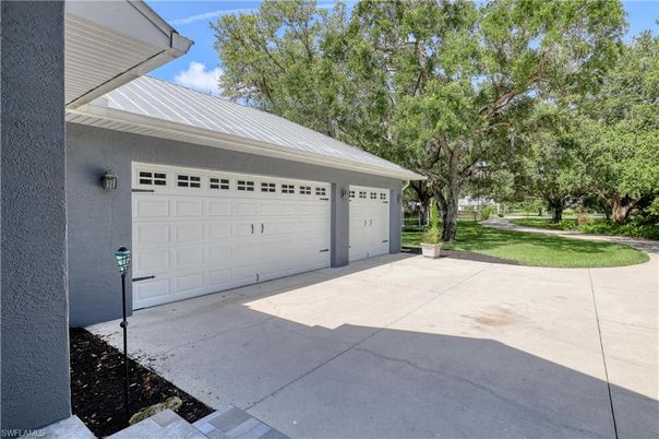 Detached Garage, Exterior