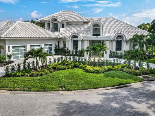 Attached, Exterior, Facade, Mediterranean