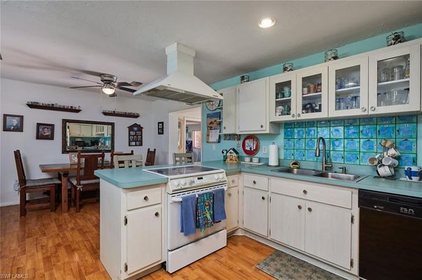 Dining room, Interior, Kitchen, Recessed Lighting, Wood Texture Flooring