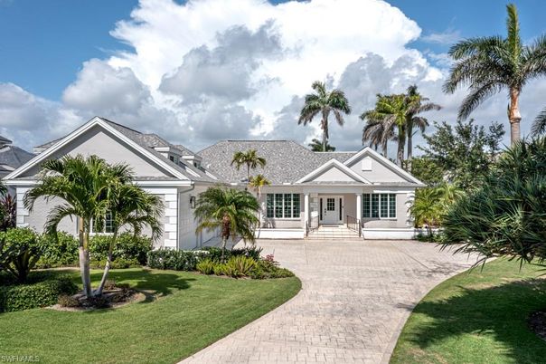 Exterior, Facade, Ranch