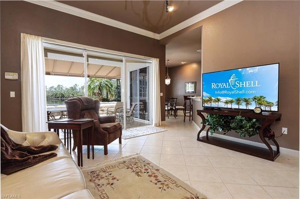 Interior, Living room, Pendant Lights, Recessed Lighting