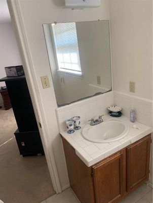 Bathroom, Interior, Tile Countertops