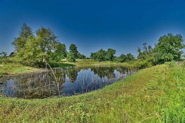 Exterior, Lake