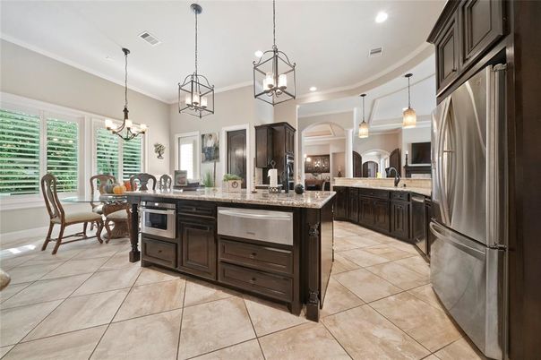 Chandelier, Dining room, Interior, Kitchen, Pendant Lights, Recessed Lighting, Stainless Steel Appliances