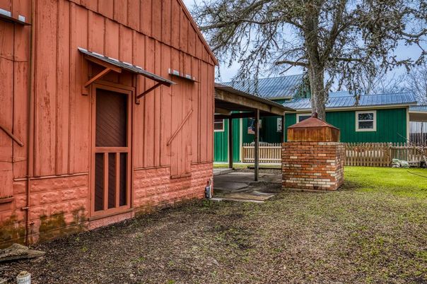 Backyard, Exterior