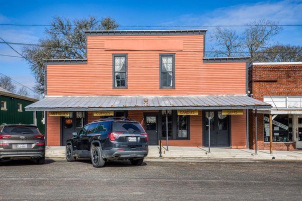 Exterior, Facade, Modern