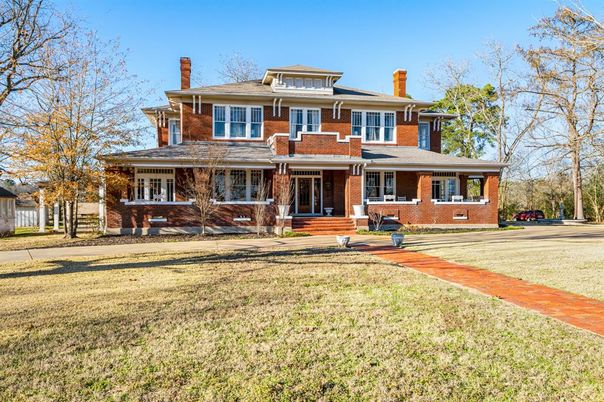 Exterior, Facade, Brick Facade, American Foursquare