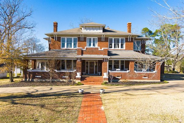 Exterior, Facade, Brick Facade, American Foursquare