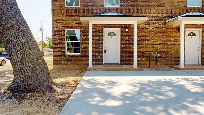 Exterior, Facade, Brick Facade, Georgian