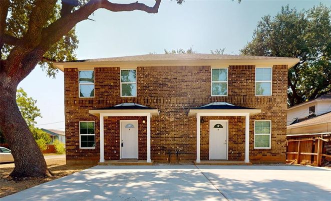 Exterior, Facade, Brick Facade, Georgian