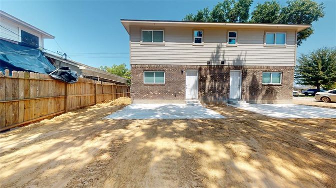 Exterior, Facade, Brick Facade, Raised Ranch