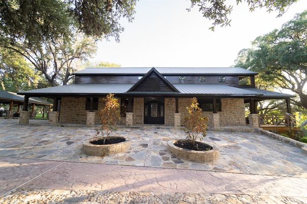 Exterior, Facade, Brick Facade, Ranch
