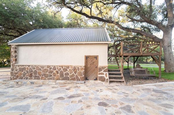 Detached Garage, Exterior
