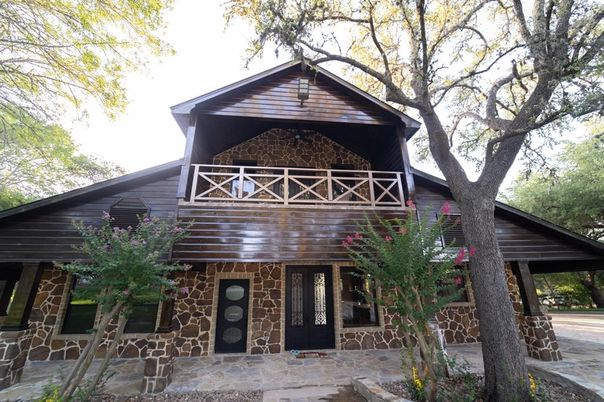 Exterior, Facade, Log Home