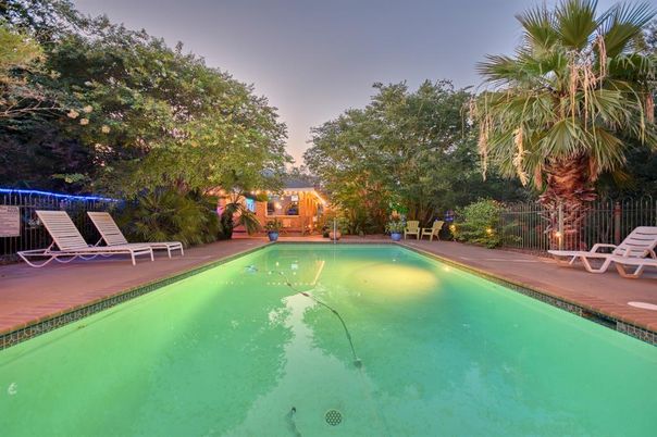 Exterior, Pool