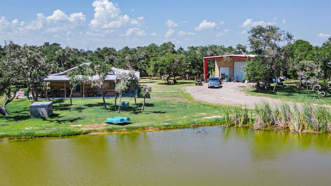 Exterior, Lake