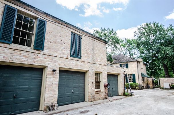 Attached, Exterior, Facade, Rowhouse