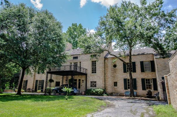Backyard, Exterior, Facade, Brick Facade, French Provincial