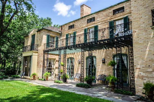 Exterior, Facade, Brick Facade, Rowhouse