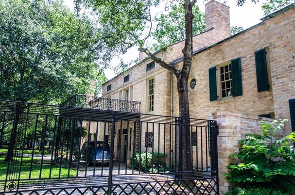 Exterior, Facade, Brick Facade, Rowhouse