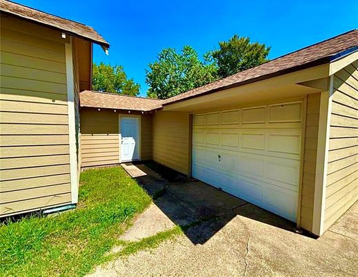 Detached Garage, Exterior